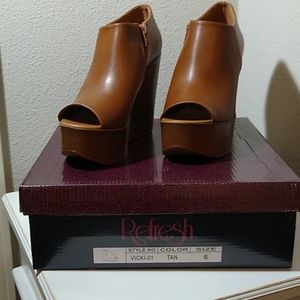 Brand new brown/tan wedges